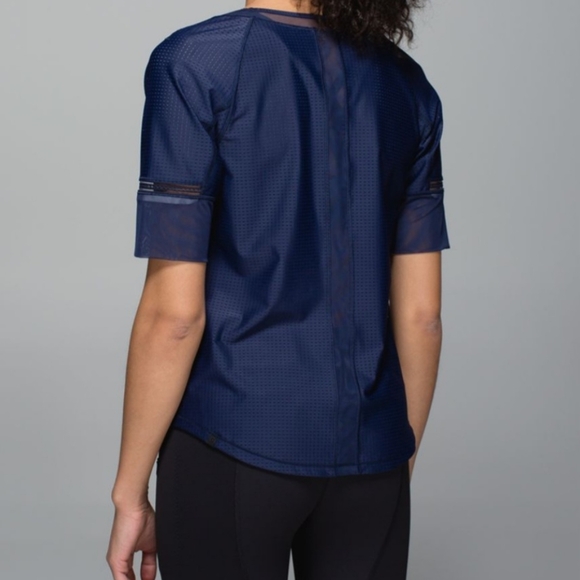 Lululemon Athletica Var-City Deep Navy 1/2 Sleeve V-Neck Shirt Women’s PTP 16" - Picture 3 of 10